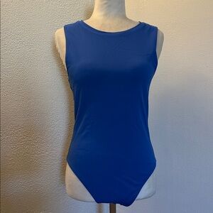 Babaton Vibrant Blue Contour Tee Size L